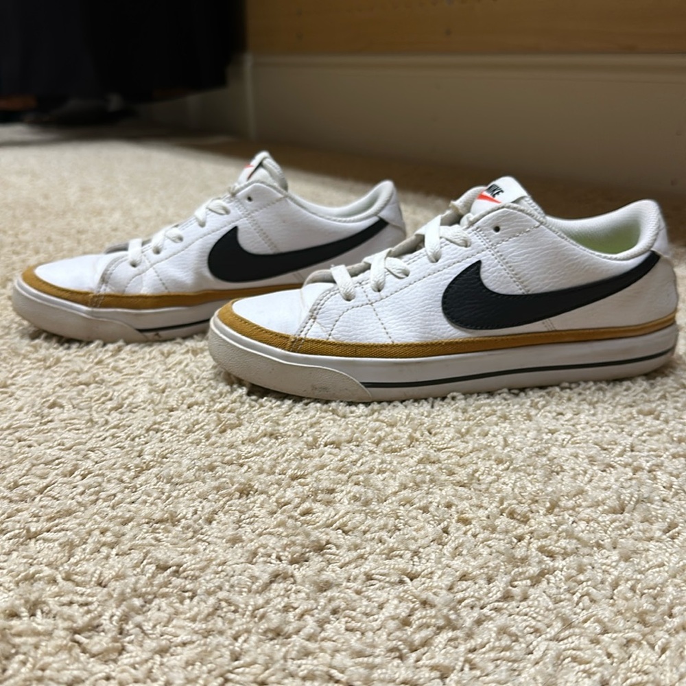 Nike court legacy